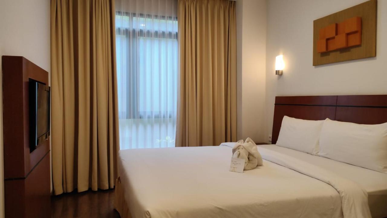 Grand Kuta Hotel And Residence Legian Esterno foto