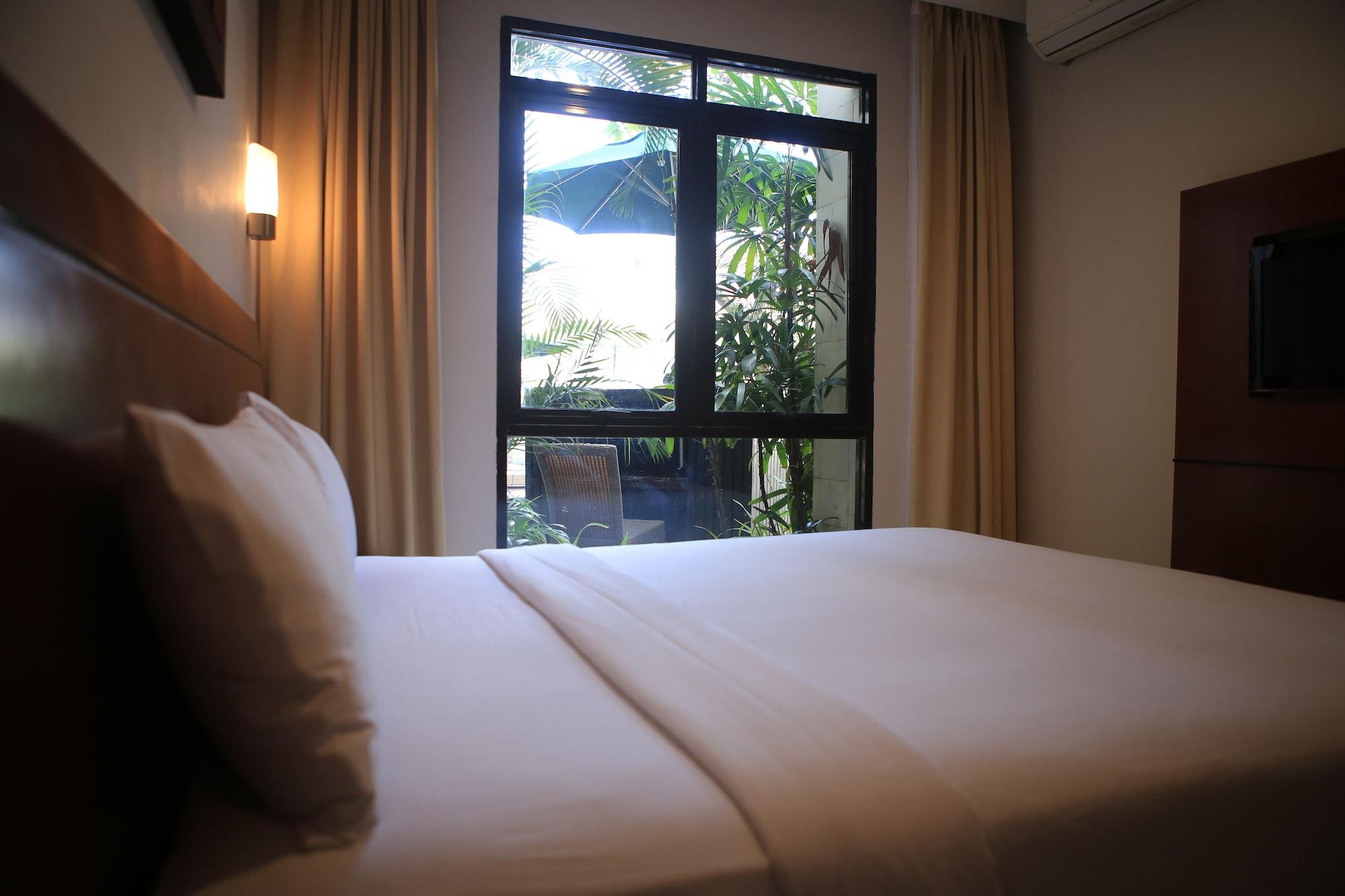 Grand Kuta Hotel And Residence Legian Esterno foto
