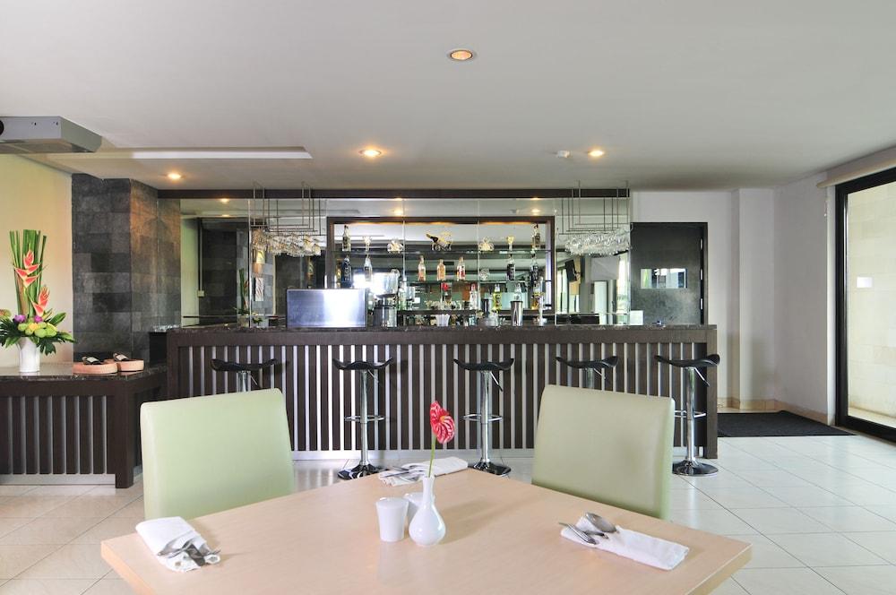 Grand Kuta Hotel And Residence Legian Esterno foto