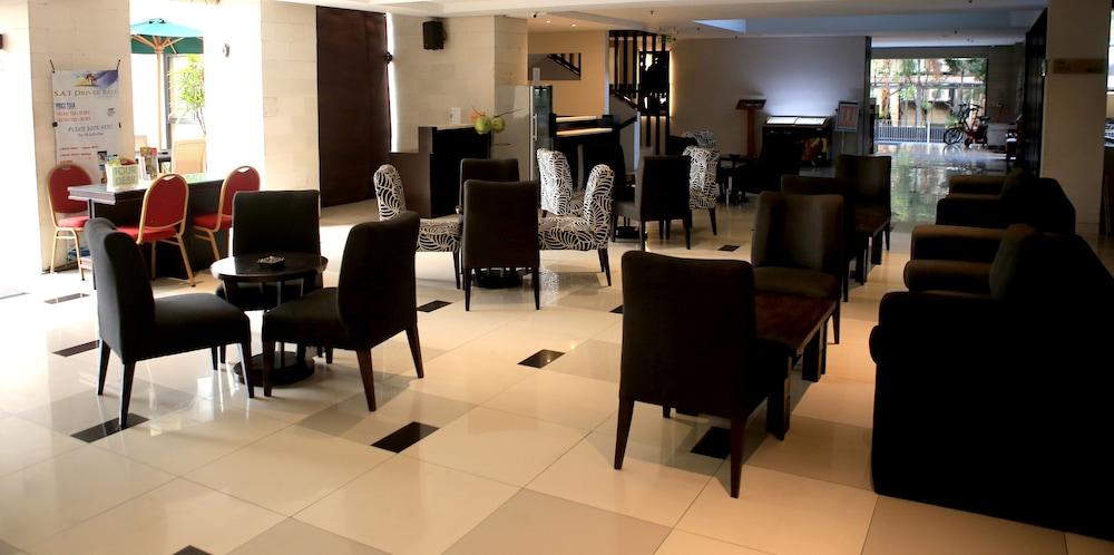 Grand Kuta Hotel And Residence Legian Esterno foto