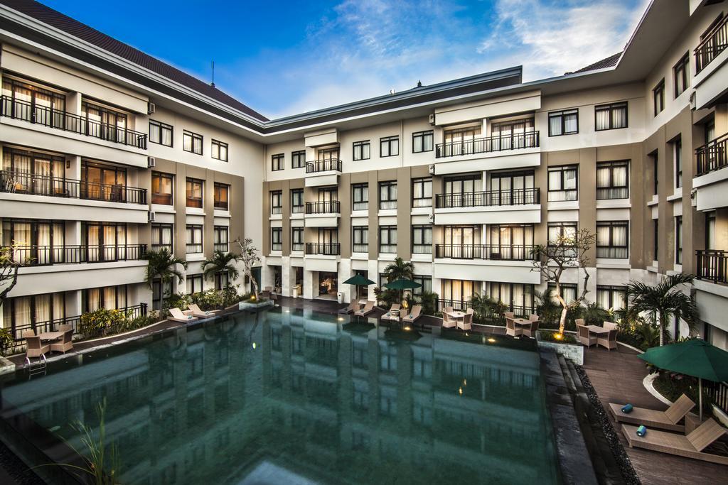 Grand Kuta Hotel And Residence Legian Esterno foto