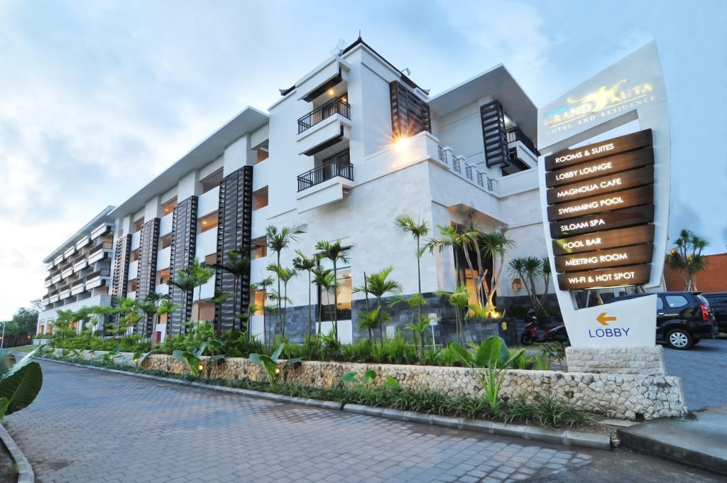 Grand Kuta Hotel And Residence Legian Esterno foto