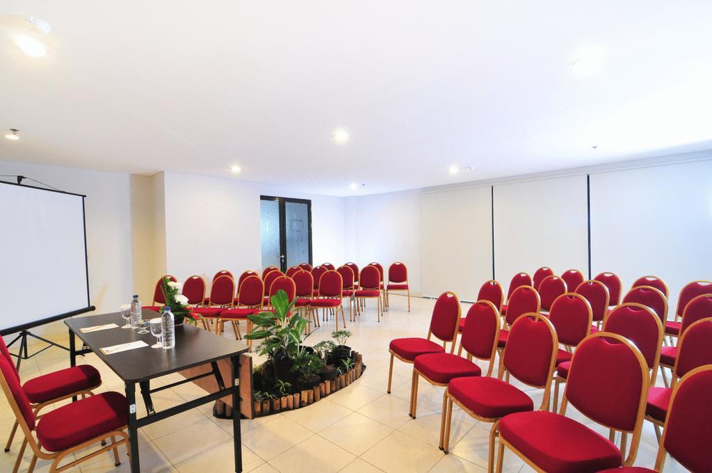 Grand Kuta Hotel And Residence Legian Esterno foto